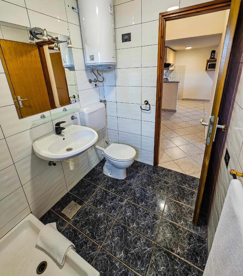 Aenona Sea View Apartments Nin Luaran gambar